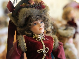 Babakiállítás a Dunaferr iskolában - fotó: 