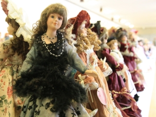 Babakiállítás a Dunaferr iskolában - fotó: 