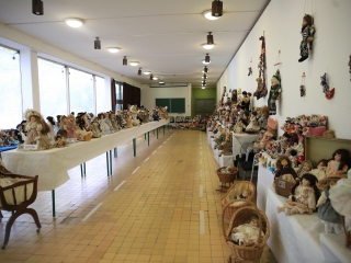 Babakiállítás a Dunaferr iskolában - fotó: 