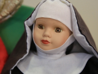 Babakiállítás a Dunaferr iskolában - fotó: 