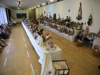 Babakiállítás a Dunaferr iskolában - fotó: 