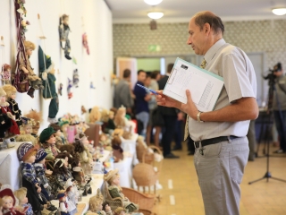 Babakiállítás a Dunaferr iskolában - fotó: 