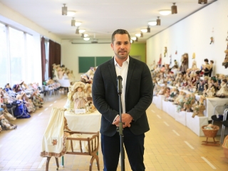 Babakiállítás a Dunaferr iskolában - fotó: 