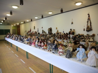 Babakiállítás a Dunaferr iskolában - fotó: 