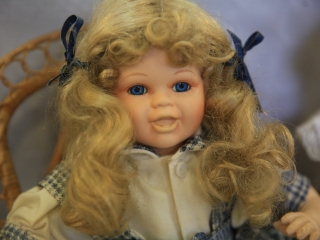 Babakiállítás a Dunaferr iskolában - fotó: 