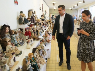 Babakiállítás a Dunaferr iskolában - fotó: 