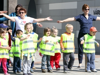 Labda banda a Városháza téren - fotó: Sándor Judit