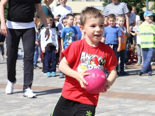 Labda banda a Városháza téren - fotó: Sándor Judit