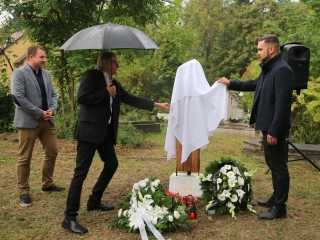 A Jakó-házaspár emlékművének avatása - fotó: 