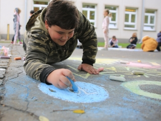 Aszfaltrajzok a Vasvári iskola születésnapjára - fotó: 