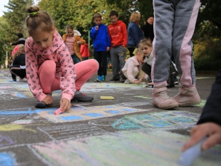 Aszfaltrajzok a Vasvári iskola születésnapjára - fotó: 