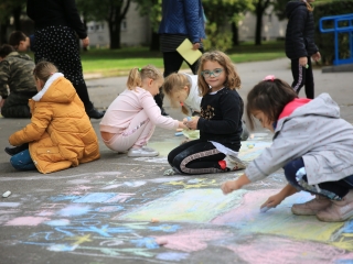 Aszfaltrajzok a Vasvári iskola születésnapjára - fotó: 