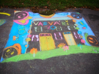 Aszfaltrajzok a Vasvári iskola születésnapjára - fotó: 