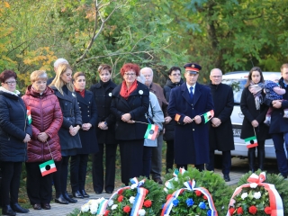 '56 öröksége: ünnepi műsor és koszorúzás a kopjafánál - fotó: 