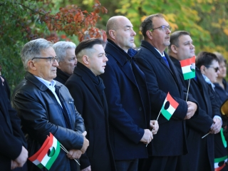 '56 öröksége: ünnepi műsor és koszorúzás a kopjafánál - fotó: 