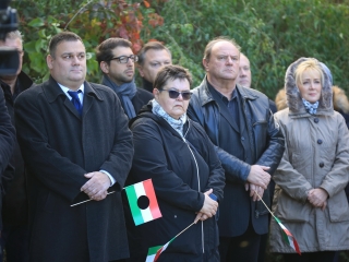 '56 öröksége: ünnepi műsor és koszorúzás a kopjafánál - fotó: 