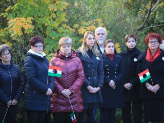 '56 öröksége: ünnepi műsor és koszorúzás a kopjafánál - fotó: 