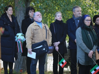 '56 öröksége: ünnepi műsor és koszorúzás a kopjafánál - fotó: 