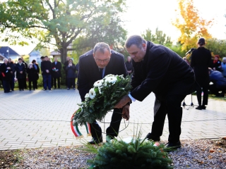 '56 öröksége: ünnepi műsor és koszorúzás a kopjafánál - fotó: 