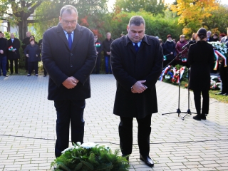 '56 öröksége: ünnepi műsor és koszorúzás a kopjafánál - fotó: 