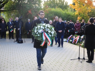 '56 öröksége: ünnepi műsor és koszorúzás a kopjafánál - fotó: 