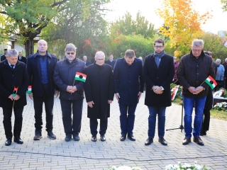 '56 öröksége: ünnepi műsor és koszorúzás a kopjafánál - fotó: 