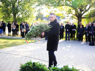 '56 öröksége: ünnepi műsor és koszorúzás a kopjafánál - fotó: 