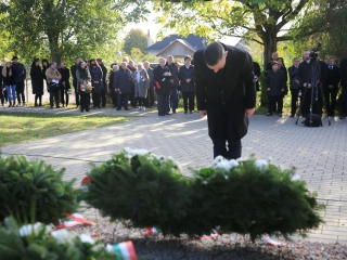 '56 öröksége: ünnepi műsor és koszorúzás a kopjafánál - fotó: 