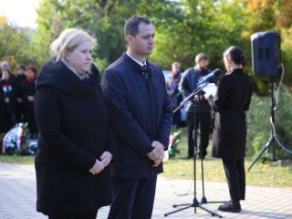 '56 öröksége: ünnepi műsor és koszorúzás a kopjafánál - fotó: 