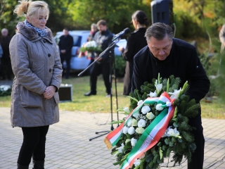'56 öröksége: ünnepi műsor és koszorúzás a kopjafánál - fotó: 