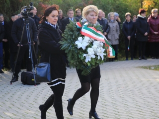 '56 öröksége: ünnepi műsor és koszorúzás a kopjafánál - fotó: 