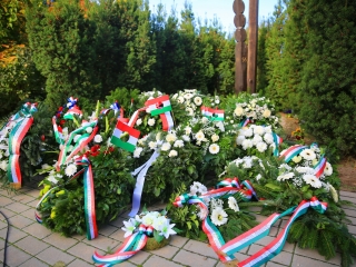 '56 öröksége: ünnepi műsor és koszorúzás a kopjafánál - fotó: 