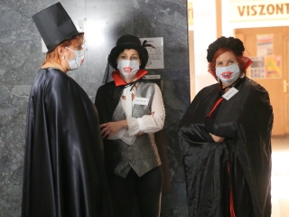 A Halloween véradás véresen komoly képei!  - fotó: 