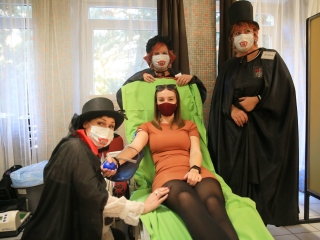 A Halloween véradás véresen komoly képei!  - fotó: 