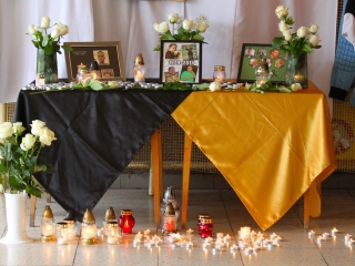 VIII. Ádám Anita, IX. Héger Ádám és IV. Komáromi Ádám Emléktorna - fotó: 