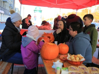 Tökfaragó verseny a Vasmű úton - fotó: 