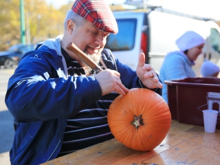 Tökfaragó verseny a Vasmű úton - fotó: 