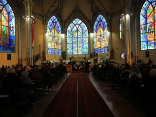 Bérmálás a római katolikus főtemplomban - fotó: 