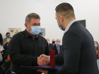 Sztálinváros utolsó, Dunaújváros első szülöttei - fotó: 