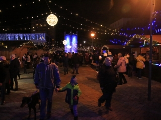 Az "Adventi forgatag" nyitánya a Városháza téren - fotó: 