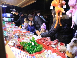 Az "Adventi forgatag" nyitánya a Városháza téren - fotó: 
