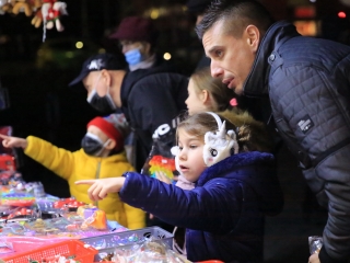 Az "Adventi forgatag" nyitánya a Városháza téren - fotó: 