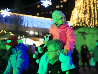 Az "Adventi forgatag" nyitánya a Városháza téren - fotó: 