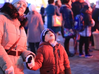 Az "Adventi forgatag" nyitánya a Városháza téren - fotó: 