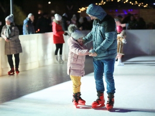 Az "Adventi forgatag" nyitánya a Városháza téren - fotó: 