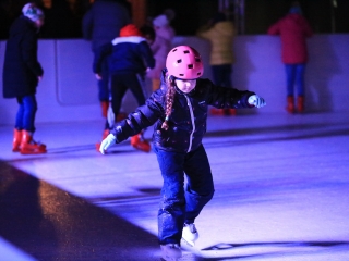 Az "Adventi forgatag" nyitánya a Városháza téren - fotó: 