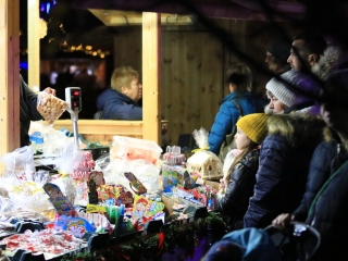 Az "Adventi forgatag" nyitánya a Városháza téren - fotó: 