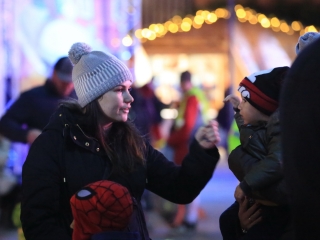 Az "Adventi forgatag" nyitánya a Városháza téren - fotó: 