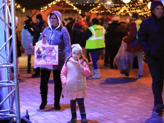 Az "Adventi forgatag" nyitánya a Városháza téren - fotó: 