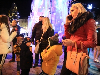 Az "Adventi forgatag" nyitánya a Városháza téren - fotó: 